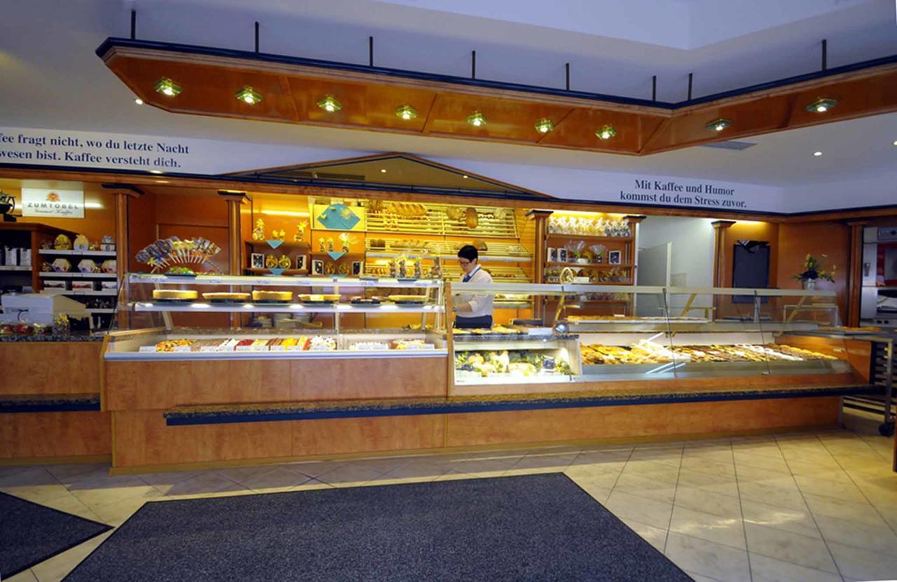 Cafe Am Donautor Hotel Kelheim Bagian luar foto